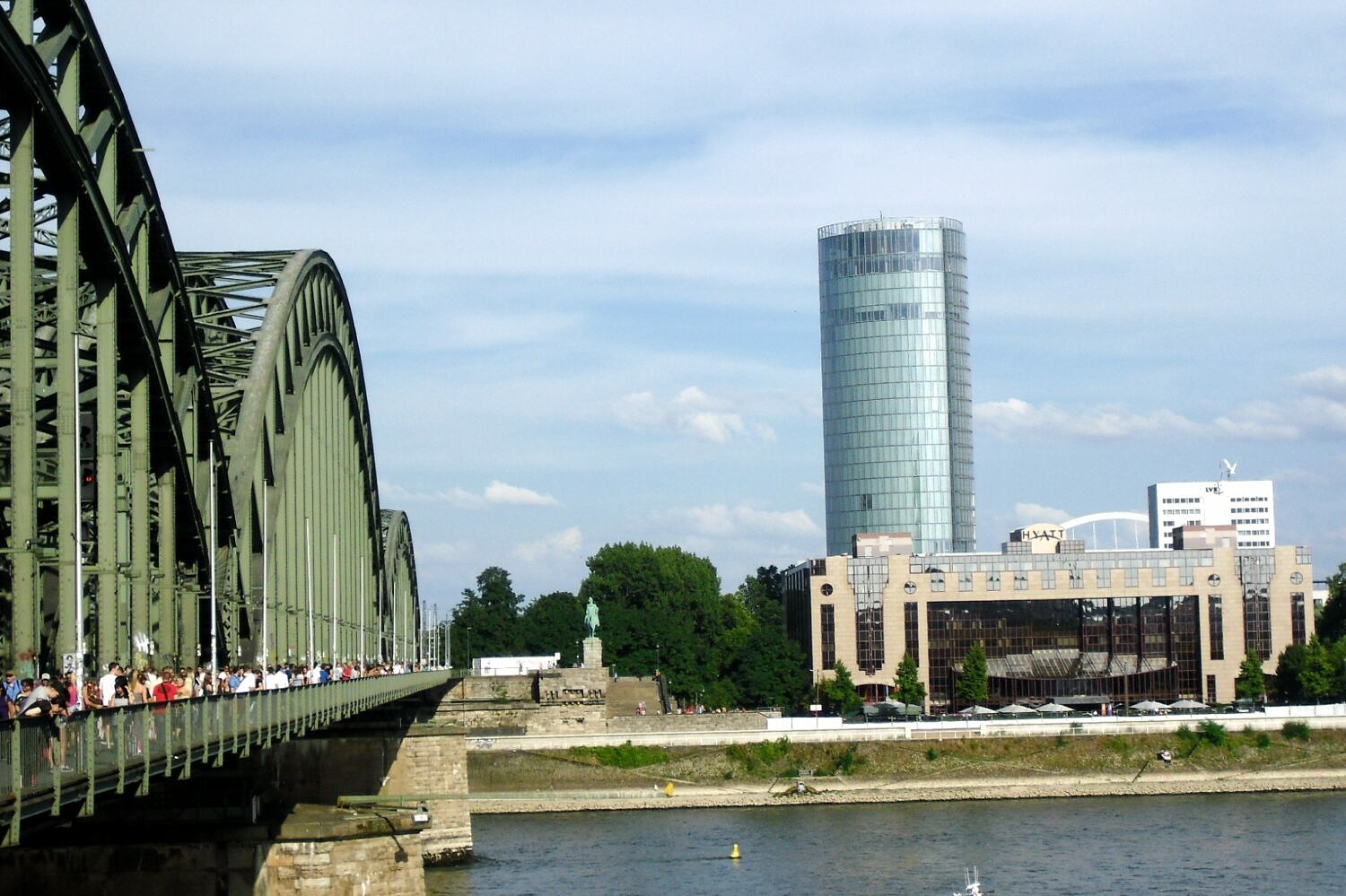 Köln Triangle am Rhein
