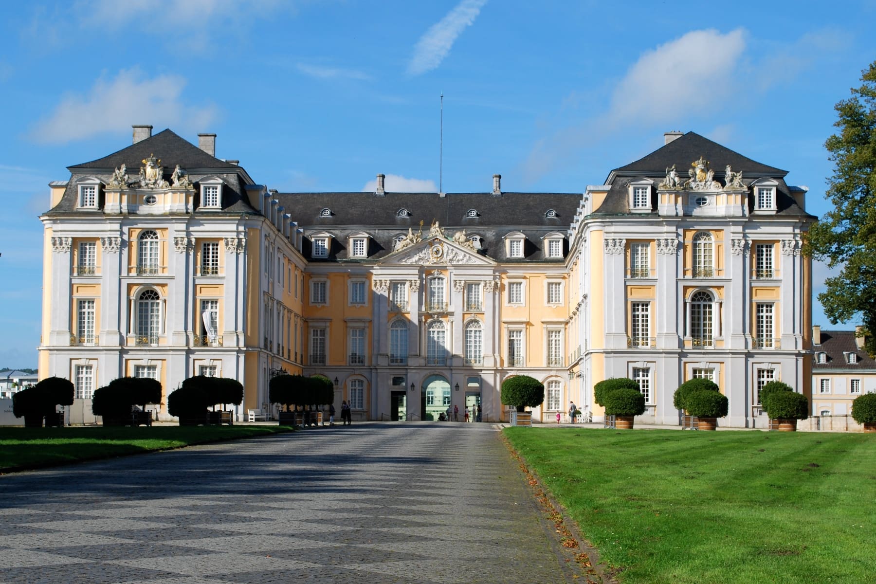 Rokoko-Schloss Augustusburg in Brühl